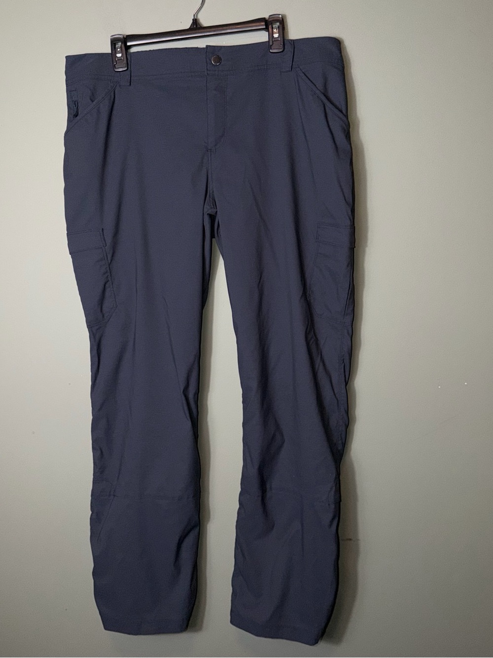 Women's Duluth Trading Company Dry on the Fly Bootcut Cargo Pants Size 18X33 Ink